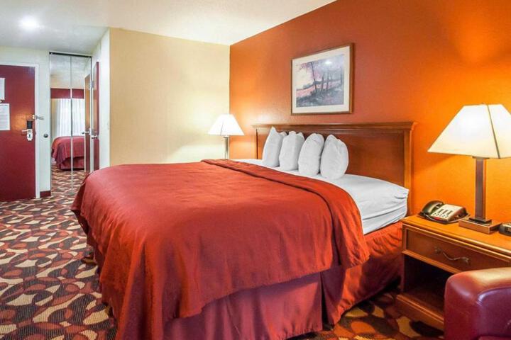 Quality Inn & Suites Kansas City I-435n Near Sports Complex
