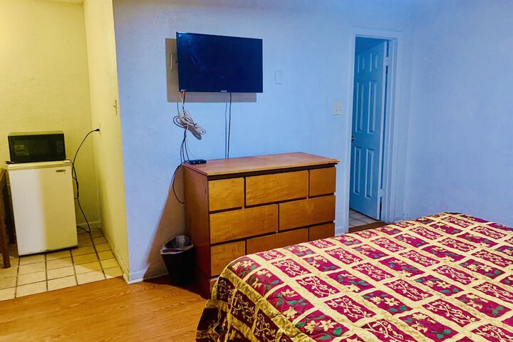 Room 13 of 18