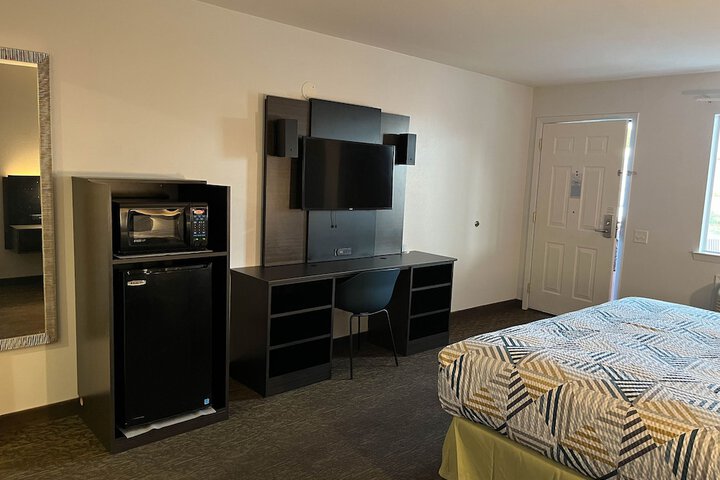 Room 27 of 33