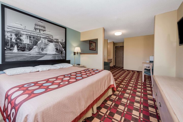 Room 9 of 25