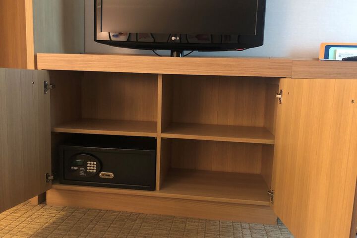 Room 8 of 26