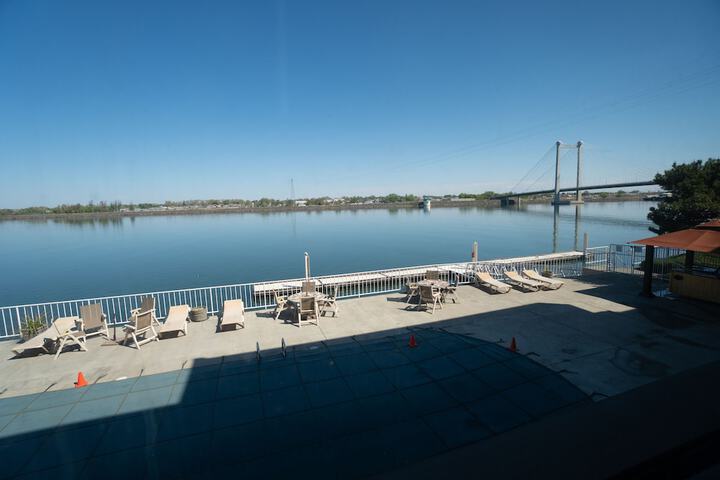 Clover Island Inn