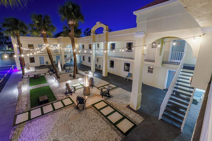 Hotel Exterior 31 of 32