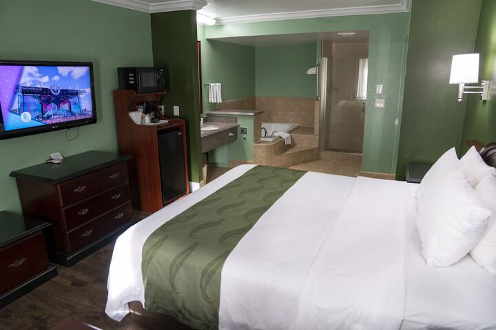 Room 9 of 32