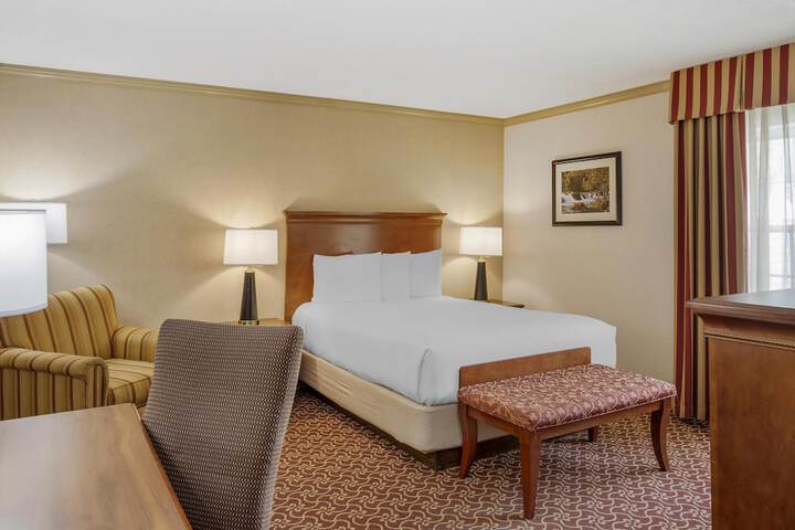 Best Western PLUS Morristown Inn-Florham Park