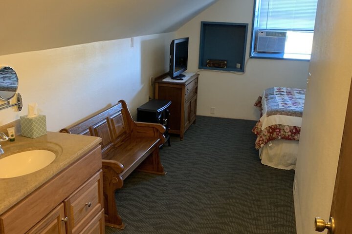 Room 23 of 53