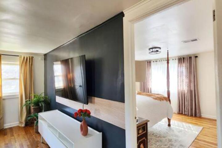 Chic Spacious Apt Near Attractions / Food/EWR/NYC