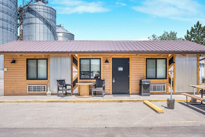 Hansen Inn and Cabins
