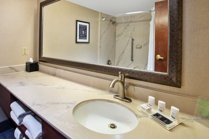 Holiday Inn University Plaza-Bowling Green by IHG