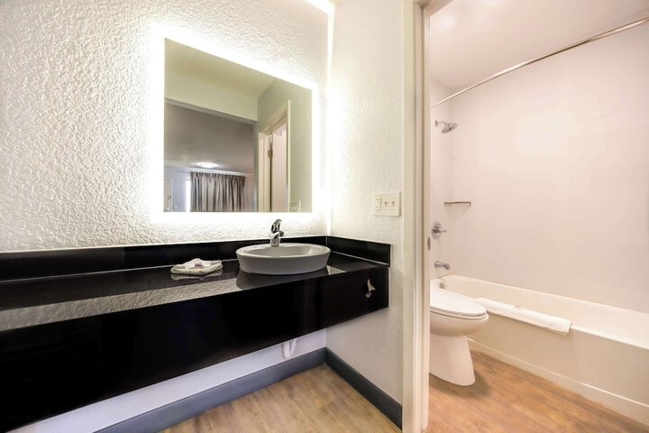 Room 14 of 24