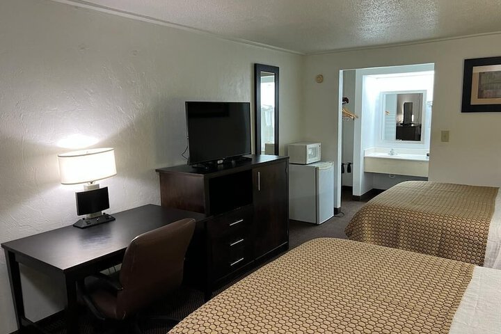 Room 8 of 16