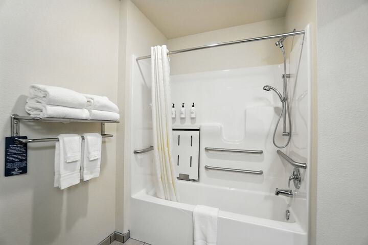 Cobblestone Hotel & Suites-Bellefontaine