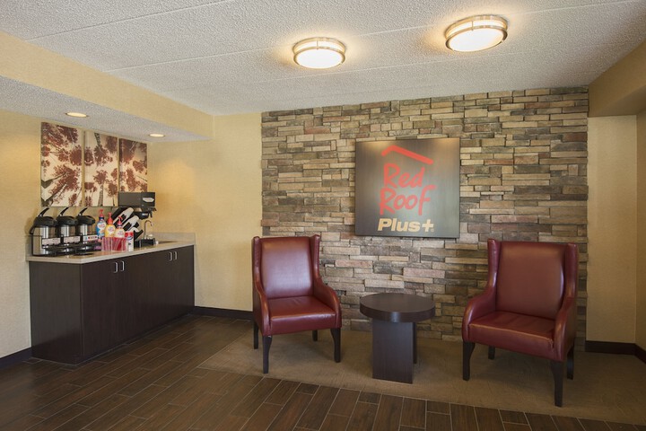 Red Roof Inn PLUS+ Chicago - Willowbrook