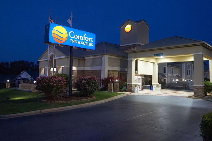 Comfort Inn & Suites Greenwood near University