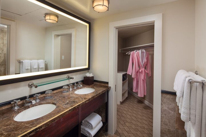 Room 84 of 221