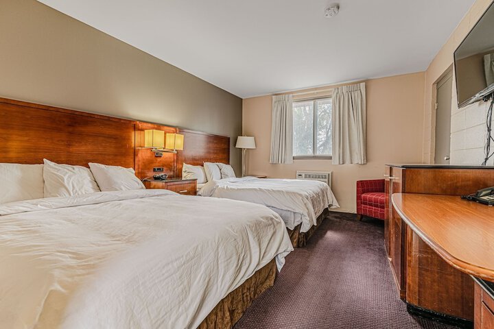 Room 8 of 12