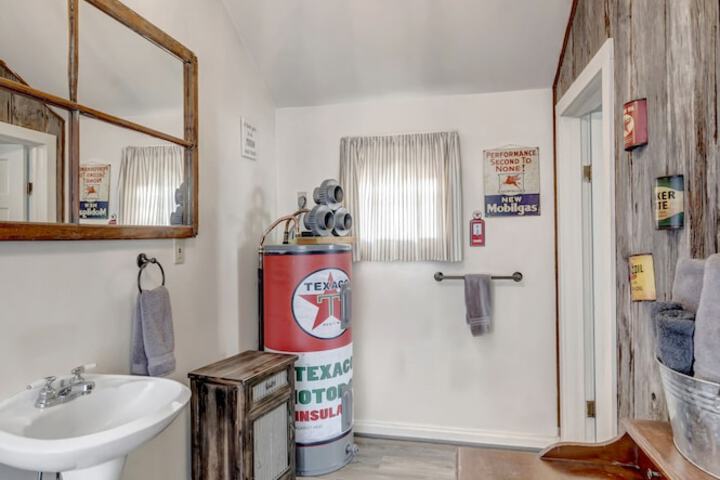 Room 33 of 68
