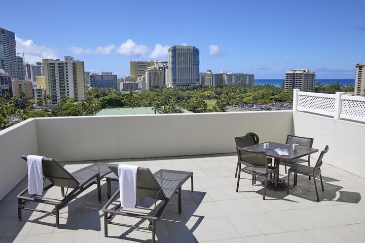 DoubleTree by Hilton Hotel Alana - Waikiki Beach