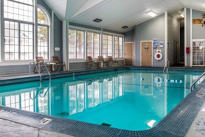 Clarion Hotel Mackinaw City Beachfront