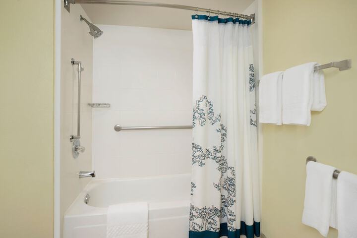Room 15 of 32