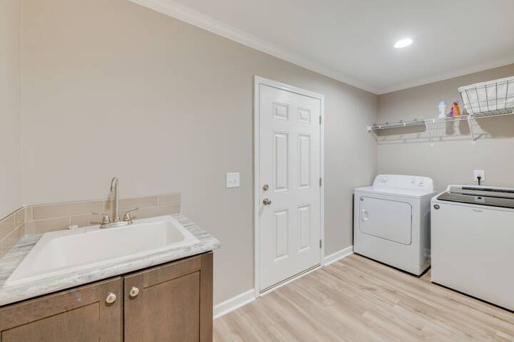 Family-friendly Home w / Deck Near Colonial Beach!