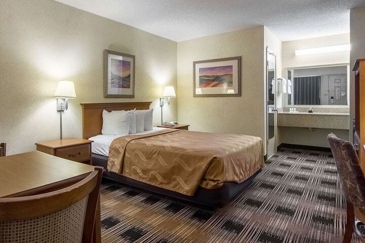 Room 14 of 27