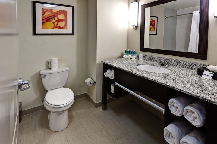 Room 13 of 27