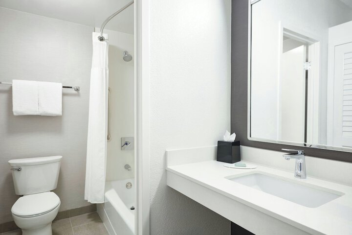 Courtyard by Marriott St. Louis Westport Plaza