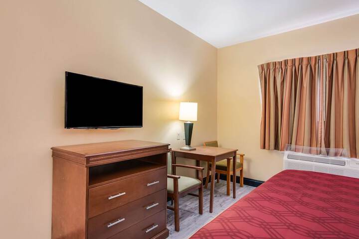 Room 25 of 28