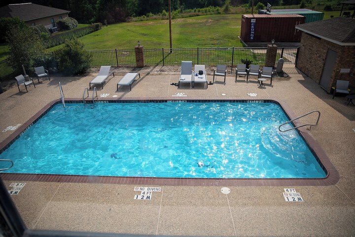 Pool 14 of 67