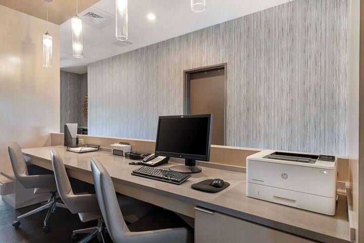Best Western Plus Executive Residency Rigbys Water World Hotel