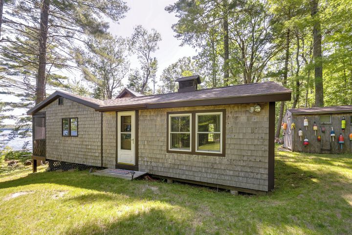 Waterfront Maine Vacation Rental w / Private Dock