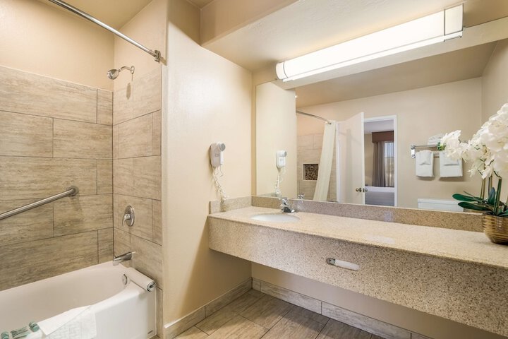 Room 15 of 26