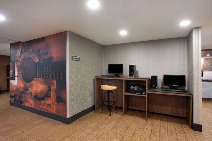 Business Center 45 of 46