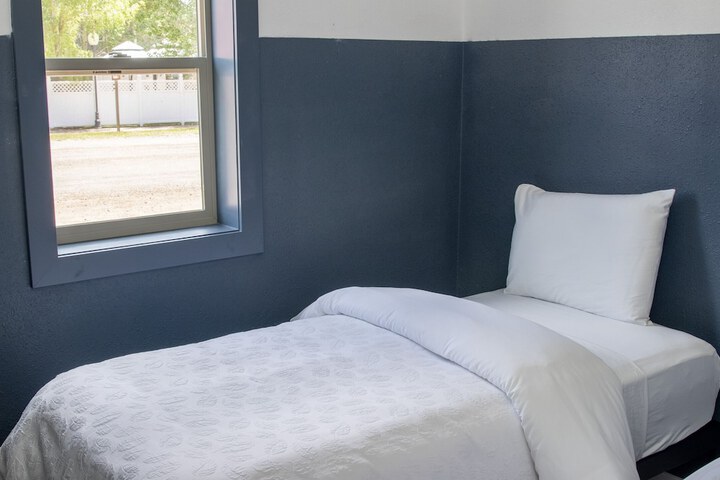 Room 28 of 34
