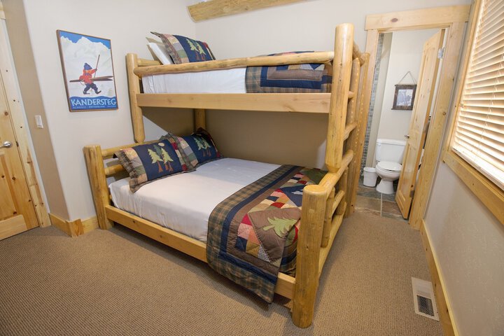 Room 102 of 190