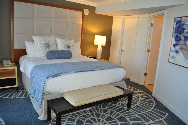 Room 32 of 74