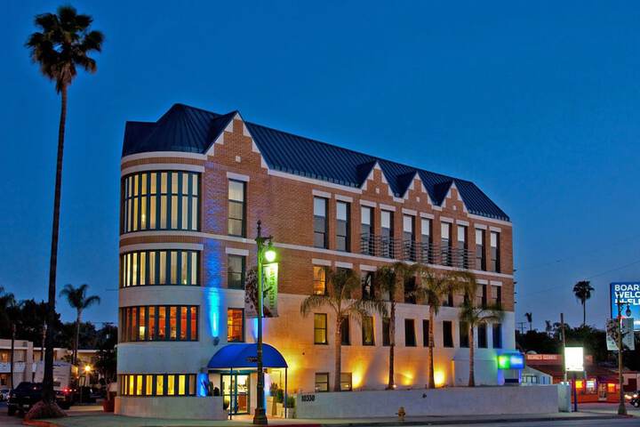 Hotel 3 of 35