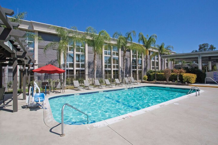 Pool 10 of 59