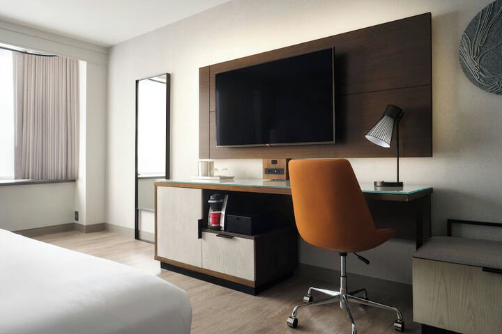 Room 12 of 37