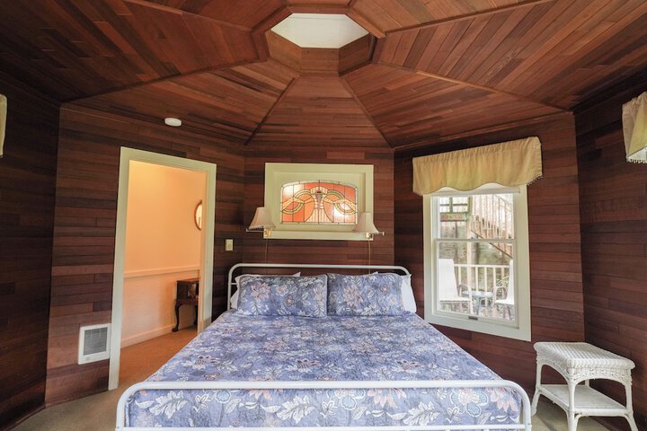 Alexanders Lodge
