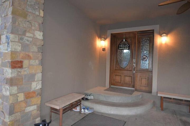 Tacit Shadow Resort Shangri-La King Suite Gym, Coffee Bar, Hot-Tub, Free Laundry, Food Available