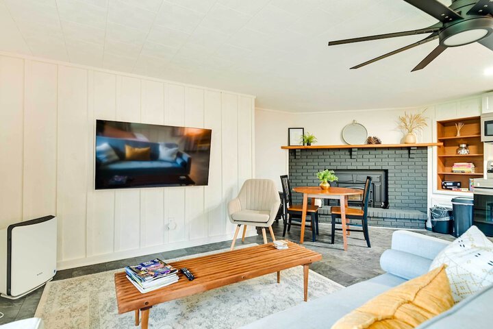 Modern Studio 13 Mi to Saratoga Racetrack!