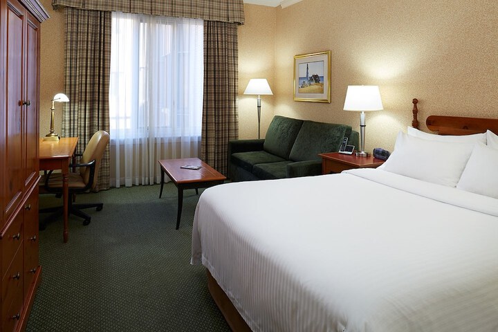 Room 25 of 39