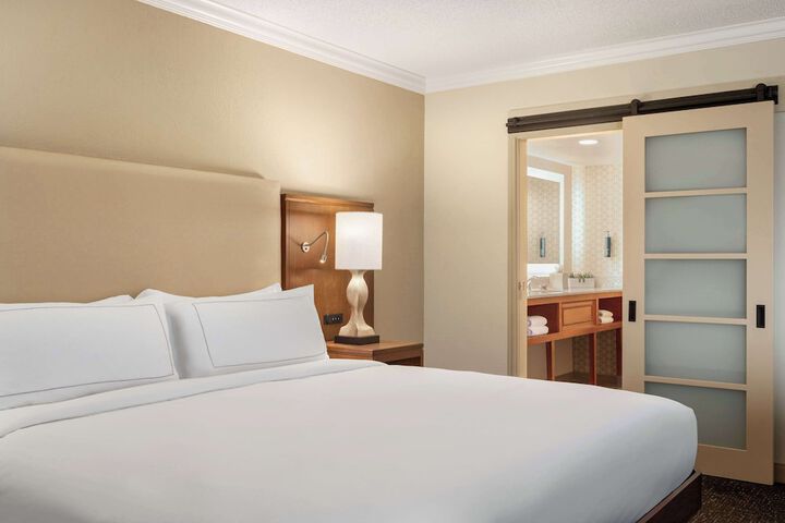 Doubletree by Hilton Fort Myers at Bell Tower Shops