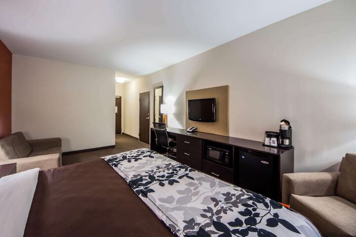 Room 27 of 63