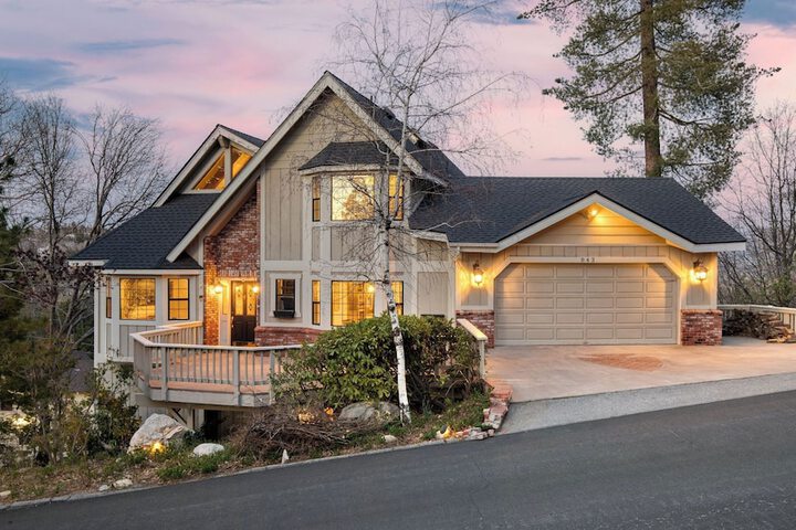 Pollock by Avantstay Stunning Views w / Movie Room Game Room & Large Balcony