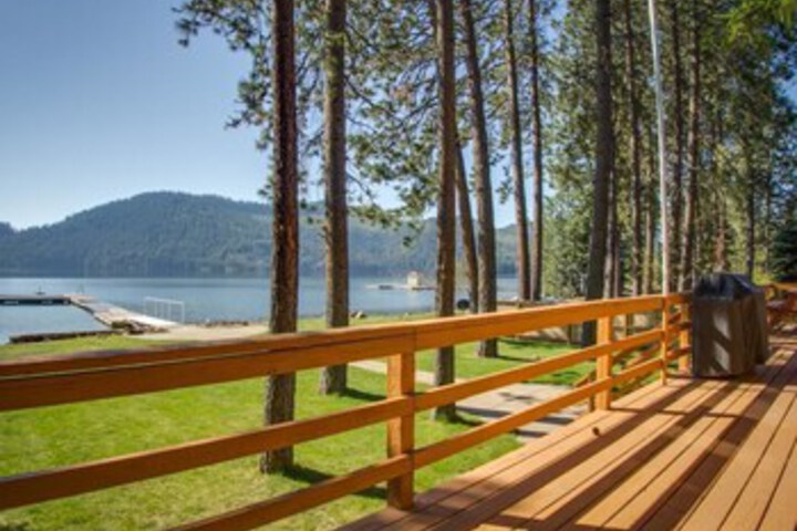 Idyllic Lakefront Home
