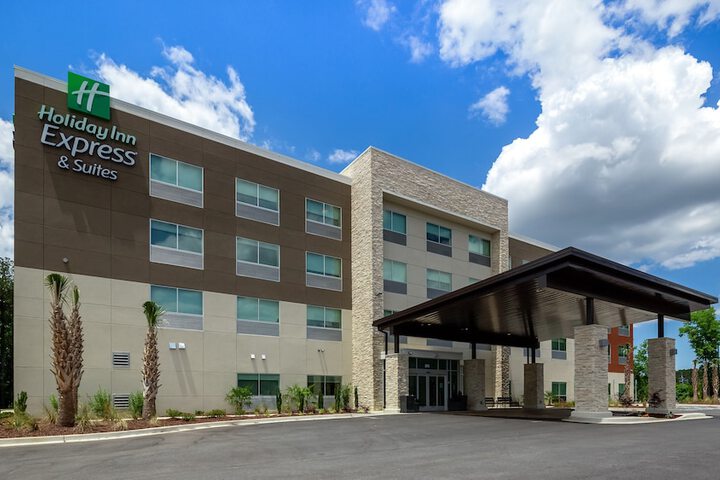 Holiday Inn Express & Suites Latta by IHG