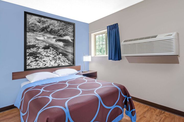 Super 8 by Wyndham Oneonta / Cooperstown